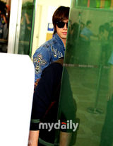 组图：f(x)等飞赴日本 东方神起遭围堵