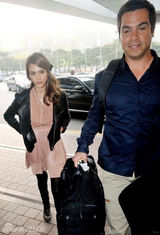 组图：杰西卡-阿尔芭现身韩国 机车夹克搭纱裙