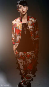 组图：魏晨时尚写真曝光 个性潮装展超强驾驭力