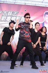 组图：潘玮柏帅气亮相 呼吁大家远离毒品