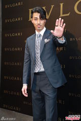 组图：李嘉欣粉裙亮相上围缩水 怕成师奶戒韩剧