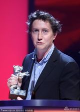 组图：柏林电影节闭幕 《孩童姿势》获金熊奖