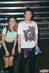 组图：陈奕迅演唱会化浓妆 搞怪献唱掀高潮