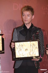 组图：《DIVA华丽之后》澳门首映 容祖儿展示舞衣