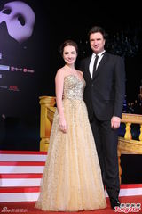 组图：《歌剧魅影》旋风再起 美女配大叔