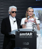 组图：杰西-J双开衩红裙PK凯莉-米洛