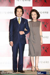 组图：韩片《钱的味道》首映 朴信惠允浩等助阵