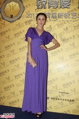组图：众星云集新锐艺术人物评选 温碧霞乳贴隐现