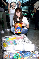 高清：萧亚轩代言人道救援行动 赴非洲关怀饥饿儿童