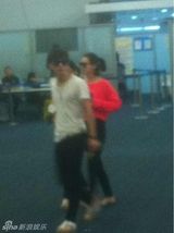 组图：戚薇与李承铉泰国牵手被拍 恋情浮出水面