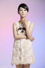 高清图：杨紫【演员】全新写真蜕变成熟 告别青涩华美变身