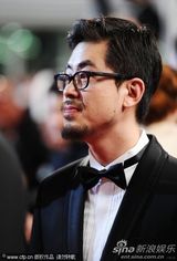 组图：《忧郁症》首映红毯 夏洛特挺大肚玩透视