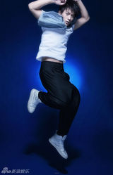 组图：陈翔最新杂志写真曝光 飞行少年尽显帅气