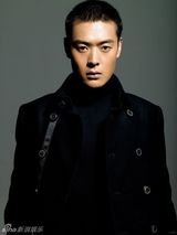 组图：实力型男张桐华丽写真 彰显深沉忧郁气质