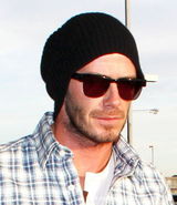 幻灯图集：贝克汉姆携三子回国度假 克鲁兹扮小猴