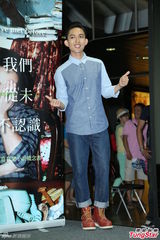 组图：林宥嘉出席新书签售 不承认与邓紫棋游学
