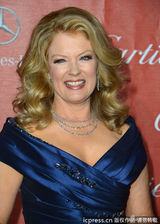 组图：棕榈泉红毯群星闪耀 娜奥米优雅海伦娇艳