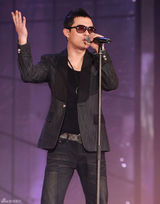 高清组图：众服役艺人参加韩国《演艺士兵演唱会》 