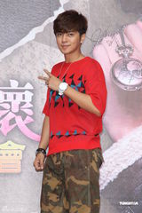 组图：罗志祥不满“乱伦”话题当众黑脸