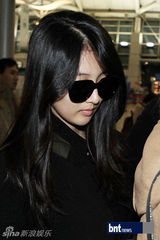 组图：少女时代KARA为赴K-POP演唱会亮相机场