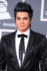 高清组图：第52届格莱美 亚当-兰伯特黑西装受簇拥