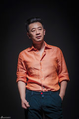 组图：黄海波绅士写真 内敛稳重展熟男魅力