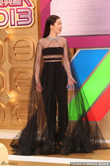 组图：TVB台庆周丽淇纱罩抢镜 黄宗泽分头帅气