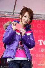 组图：H.E.出席活动Selina献声 圣诞改捐烫伤基金 