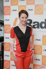 组图：李玟未受限唱令影响 笑而不答千万身价