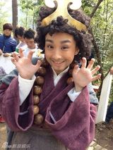 组图：穆婷婷卖萌犯二 向粉丝耍宝贺中秋