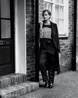 组图：艾玛登封面 短发干练显小女人风情