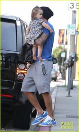 策划：七公主和萌爸贝克汉姆的亲密瞬间