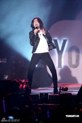 幻灯组图：萧敬腾着铆钉皮衣献唱 卢广仲瑶瑶泯恩仇