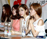 组图：韩团T-ara等携手出席公益活动