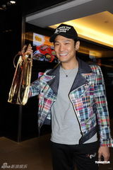 组图：曾志伟庆五十八岁生日 成龙等众好友出席