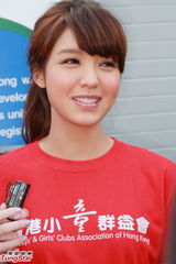 组图：官恩娜否认被林峰摸胸 澄清与旧爱复合