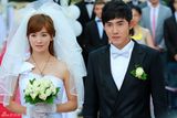 组图：《花非花》曝主演浪漫婚纱照 恩爱默契