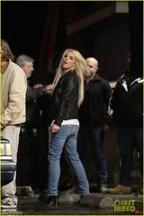 组图：布兰妮MV花絮曝光 穿男友外套显臃肿