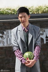 高清图：《全球热恋》探班 Baby与井柏然拍吻戏