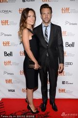 组图：《极速风流》首映“雷神”与妻子秀恩爱