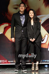 幻灯图集：刘志泰尹真书参加新片《秘密爱》发布会