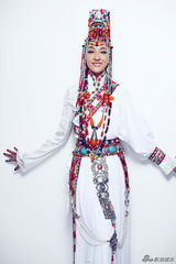 组图：旺姆新春贺岁大片 时尚典雅民族风