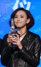 幻灯组图：胡静产后首度亮相 转变身份做监制