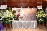 组图：梅艳芳48岁冥寿 歌迷自发举行悼念活动