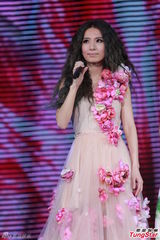 组图：Selina延迟造人 Ella挤胸性感舞老公最爱