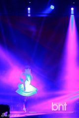 组图：韩歌手HAHA嘻哈献唱发型秀活动