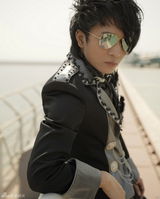 组图：欢子英伦风格宣传照 大气磅薄男人味十足