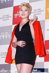 组图：刘在石UEE等韩众星亮相KBS演艺大奖红毯