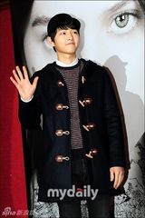 组图：影片《斯托克》首映 宋仲基金秀贤等支持