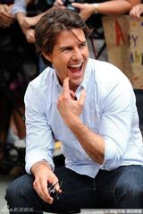 幻灯图集：克鲁斯迪亚兹宣传新片 双着白衣似情侣